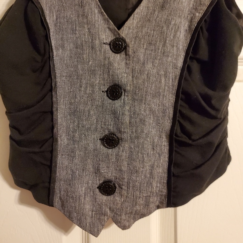 Vest - Picture 3 of 4